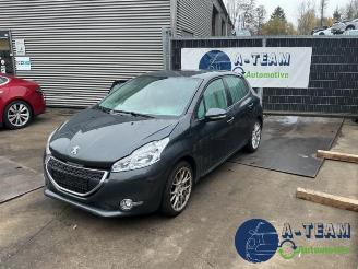 Coche siniestrado Peugeot 208 208 I (CA/CC/CK/CL), Hatchback, 2012 / 2019 1.2 Vti 12V PureTech 82 2014/1