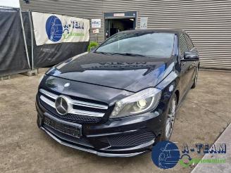krockskadad bil auto Mercedes A-klasse A (W176), Hatchback, 2012 / 2018 1.6 A-180 16V 2013/1