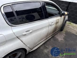 Peugeot 308 308 (L3/L8/LB/LH/LP), Hatchback 5-drs, 2013 / 2021 1.2 12V e-THP PureTech 130 picture 28