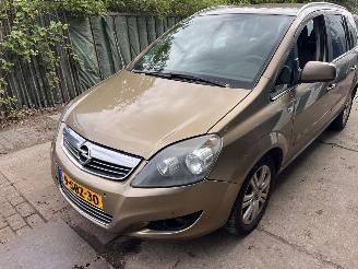krockskadad bil auto Opel Zafira CDTI 7 persoons 2013/5