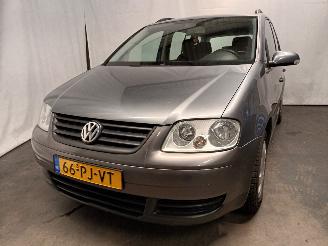 krockskadad bil auto Volkswagen Touran Touran (1T1/T2) MPV 1.6 FSI 16V (BLP) [85kW]  (02-2003/01-2007) 2004/7