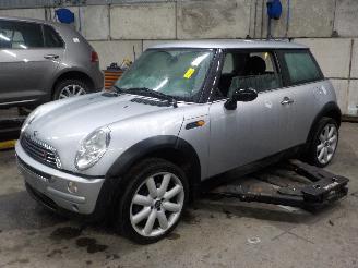 Dezmembrări autoturisme Mini Mini Mini One/Cooper (R50) Hatchback 1.6 16V One (W10-B16A) [66kW]  (06-200=
1/03-2007) 2003