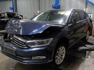 Salvage car Volkswagen Passat Passat Variant (3G5) Combi 2.0 TDI 16V 190 (DFCA) [140kW]  (11-2014/..=
=2E) 2015/10