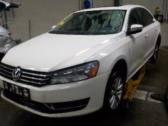 Salvage car Volkswagen Passat Passat (362) Sedan 1.8 TSI 16V (CDAA(Euro 5)) [118kW]  (08-2010/12-201=
4) 2013/10