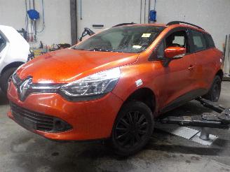 Vrakbiler auto Renault Clio Clio IV Estate/Grandtour (7R) Combi 5-drs 0.9 Energy TCE 90 12V (H4B-4=
08(H4B-B4)) [66kW]  (01-2013/08-2021) 2015