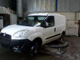 Uttjänta bilar auto Fiat Doblo Doblo Cargo (263) Van 1.6 D Multijet (198.A.3000) [77kW]  (02-2010/07-=
2022) 2013/0