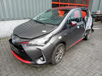 Vrakbiler auto Toyota Yaris Yaris III (P13) Hatchback 1.5 16V Hybrid (1NZ-FXE) [74kW]  (04-2015/09=
-2020) 2017