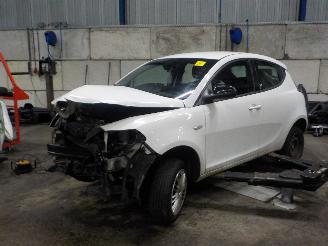 rozbiórka samochody osobowe Lancia Ypsilon Ypsilon (312) Hatchback 0.9 TwinAir 80 (312.A.5000) [59kW]  (12-2013/.=
=2E.) 2014/6