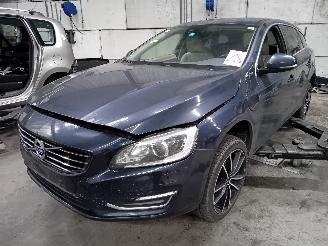 Coche siniestrado Volvo V-60 V60 I (FW/GW) 2.4 D6 20V Plug-in Hybrid AWD (D82PHEV) [158kW]  (06-201=
2/12-2015) 2018