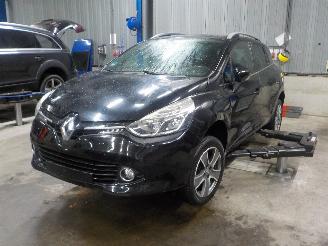 Vrakbiler auto Renault Clio Clio IV Estate/Grandtour (7R) Combi 5-drs 0.9 Energy TCE 90 12V (H4B-4=
08(H4B-B4)) [66kW]  (01-2013/08-2021) 2015