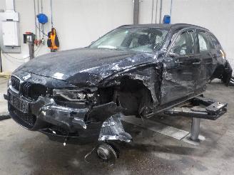 Vrakbiler auto BMW 3-serie 3 serie Touring (F31) Combi 330d 3.0 24V (N57-D30A) [190kW]  (07-2012/=
06-2019) 2014