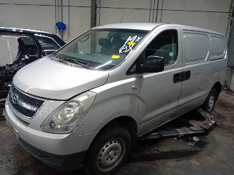 Dezmembrări autoturisme Hyundai H-300 H-300 Van 2.5 CRDi (D4CB) [85kW]  (01-2009/...) 2010