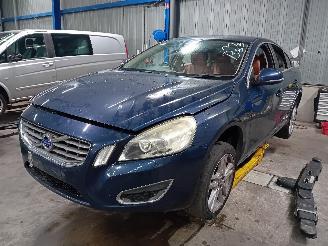 Coche siniestrado Volvo S-60 S60 II (FS) Sedan 2.4 D5 20V (D5244T10) [151kW]  (04-2010/12-2011) 2011