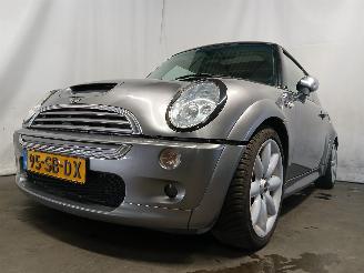 Damaged car Mini Mini Mini Cooper S (R53) Hatchback 1.6 16V (W11-B16A) [120kW]  (03-2002/09-=
2006) 2003/5