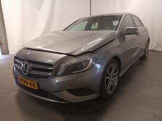 Unfallwagen Mercedes A-klasse A (W176) Hatchback 1.6 A-180 16V (M270.910) [90kW]  (09-2012/05-2018) 2013/7