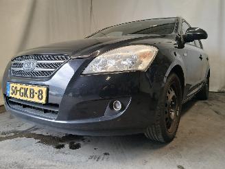 skadebil auto Kia Cee d Cee'd Sporty Wagon (EDF) Combi 1.4 16V (G4FA) [80kW]  (09-2007/12-2012=
) 2008/6