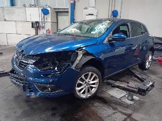 Vrakbiler auto Renault Mégane Megane IV (RFBB) Hatchback 5-drs 1.2 Energy TCE 130 (H5F-408(H5F-F4)) =
[97kW]  (11-2015/...) 2016