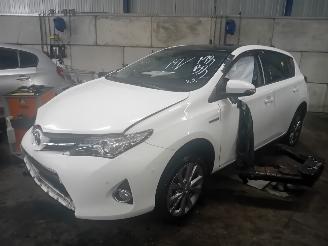 Coche siniestrado Toyota Auris Auris (E18) Hatchback 5-drs 1.8 16V Hybrid (2ZRFXE) [100kW]  (10-2012/=
03-2019) 2014
