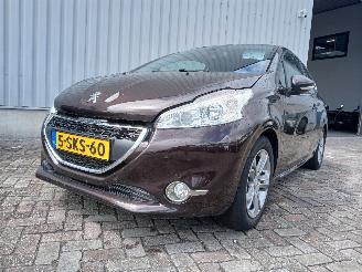 Schadeauto Peugeot 208 208 I (CA/CC/CK/CL) Hatchback 1.6 Vti 16V (EP6C(5FS)) [88kW]  (03-2012=
/12-2019) 2013/10
