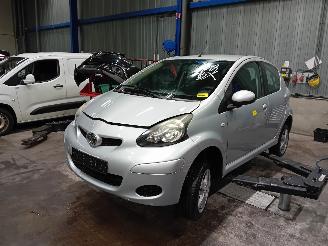 Dezmembrări autoturisme Toyota Aygo Aygo (B10) Hatchback 1.0 12V VVT-i (1KR-FE) [50kW]  (07-2005/05-2014) 2010