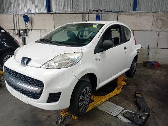 Vrakbiler auto Peugeot 107 107 Hatchback 1.0 12V (384F(1KR)) [50kW]  (06-2005/05-2014) 2011/1
