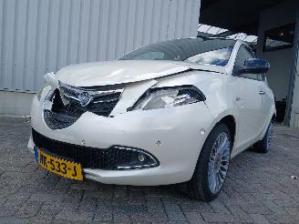 Vaurioauto  passenger cars Lancia Ypsilon Ypsilon (312) Hatchback 0.9 TwinAir 85 (312.A.2000(Euro 5)) [63kW]  (0=
5-2011/...) 2011/12