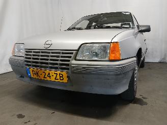 skadebil auto Opel Kadett Kadett E (33/34/43/44) Hatchback 1.3 S,LS,GL,GLS,GT (13S) [55kW]  (09-=
1984/08-1987) 1986/4