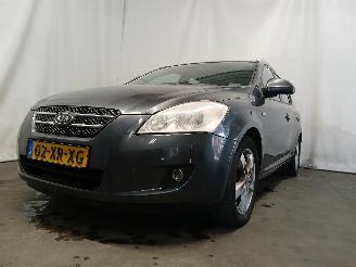 Vaurioauto  passenger cars Kia Cee d Cee'd Sporty Wagon (EDF) Combi 1.6 16V (G4FC) [90kW]  (09-2007/12-2012=
) 2007/9