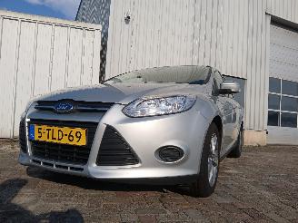skadebil auto Ford Focus Focus 3 Wagon Combi 1.0 Ti-VCT EcoBoost 12V 100 (M2DA(Euro 5)) [74kW] =
 (02-2012/05-2018) 2014/3