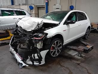 Coche siniestrado Volkswagen Golf Golf VII (AUA) Hatchback 2.0 GTI 16V Performance Package (DLBA) [180kW=
]  (03-2017/08-2020) 2017