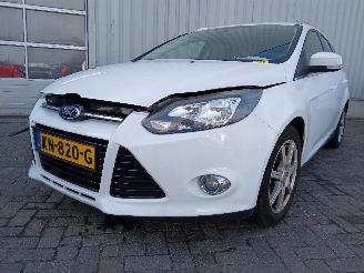 skadebil auto Ford Focus Focus 3 Wagon Combi 1.0 Ti-VCT EcoBoost 12V 125 (M1DA(Euro 5)) [92kW] =
 (02-2012/05-2018) 2013/2