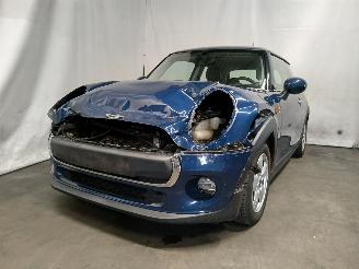krockskadad bil auto Mini Mini Mini (F56) Hatchback 3-drs 1.5 12V One D (B37C15A) [70kW]  (03-2014/..=
=2E) 2014/8