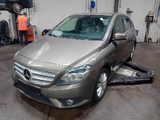 Uttjänta bilar auto Mercedes B-klasse B (W246) Hatchback 1.6 B-180 BlueEFFICIENCY Turbo 16V (M270.910) [90kW=
]  (11-2011/12-2018) 2012/1