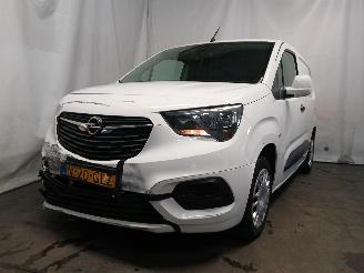 Voiture accidenté Opel Combo Combo Cargo Van 1.5 CDTI 100 (D15DT(DV5RD)) [75kW]  (08-2018/...) 2019/10