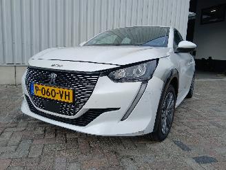 uszkodzony samochody osobowe Peugeot 208 208 II (UB/UH/UP) Hatchback 5-drs e-208 50 kWh (ZKX) [100kW]  (06-2019=
/...) 2021/2