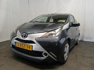 skadebil auto Toyota Aygo Aygo (B40) Hatchback 1.0 12V VVT-i (1KR-FE) [51kW]  (05-2014/06-2018) 2014/8