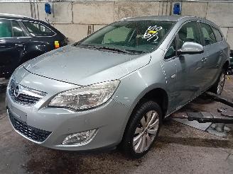 Coche siniestrado Opel Astra Astra J Sports Tourer (PD8/PE8/PF8) Combi 1.4 Turbo 16V (A14NET(Euro 5=
)) [103kW]  (10-2010/10-2015) 2011