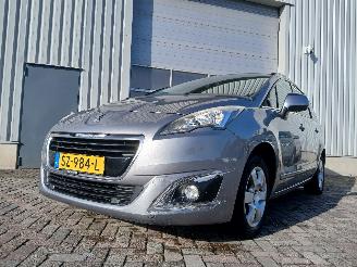 Schadeauto Peugeot 5008 5008 I (0A/0E) MPV 1.6 HDiF 16V (DV6C(9HD)) [84kW]  (03-2013/03-2017) 2015/3
