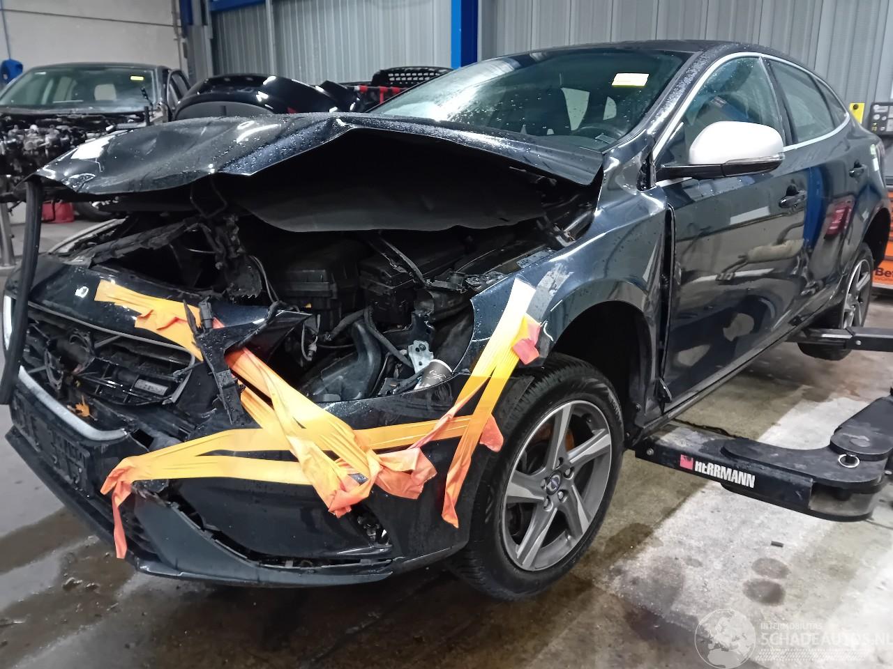 Volvo V-40 V40 (MV) Hatchback 5-drs 2.0 D4 16V (D4204T14) [140kW]  (05-2014/08-20=
19)