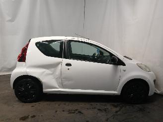 Peugeot 107 107 Hatchback 1.0 12V (384F(1KR)) [50kW]  (06-2005/05-2014) picture 6