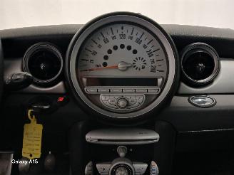 Mini Mini Mini (R56) Hatchback 1.6 16V Cooper (N12-B16A) [88kW]  (10-2006/02-201=
2) picture 19
