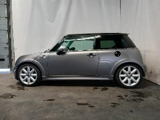 Mini Mini Mini Cooper S (R53) Hatchback 1.6 16V (W11-B16A) [120kW]  (03-2002/09-=
2006) picture 4