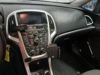 Opel Astra Astra J Sports Tourer (PD8/PE8/PF8) Combi 1.4 Turbo 16V (A14NET(Euro 5=
)) [103kW]  (10-2010/10-2015) picture 16