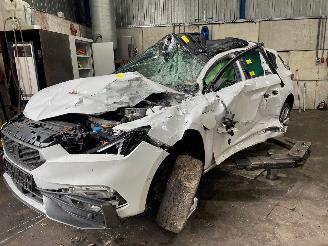 Coche siniestrado Seat Leon Leon (KLB) Hatchback 5-drs 1.4 TSI e-HYBRID 204 16V (DGEA) [150kW]  (0=
9-2020/...) 2020/12