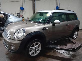 Coche siniestrado Mini Mini Clubman (R55) Combi 1.6 16V Cooper (N16-B16A) [90kW]  (03-2010/06-2014=
) 2011