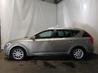 Kia Cee d Cee'd Sporty Wagon (EDF) Combi 1.4 16V (G4FA) [66kW]  (07-2009/12-2012=
) picture 4