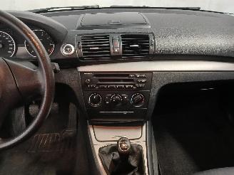 BMW 1-serie 1 serie (E81) Hatchback 3-drs 116i 1.6 16V (N43-B16A) [90kW]  (03-2007=
/12-2011) picture 17