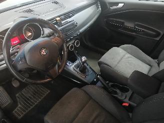 Alfa Romeo Giulietta Giulietta (940) Hatchback 1.6 JTDm 16V (940.A.3000) [77kW]  (04-2010/0=
2-2016) picture 11