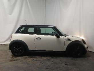 Mini Mini Mini (R56) Hatchback 1.6 16V Cooper (N12-B16A) [88kW]  (10-2006/02-201=
2) picture 7