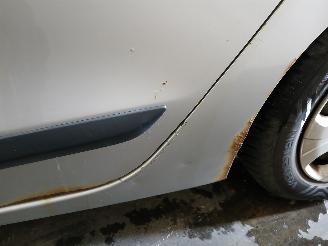 Honda Fr-v FR-V (BE) MPV 1.7 16V (D17A2) [92kW]  (02-2005/12-2006) picture 23